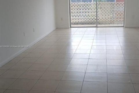 Condo in Lauderdale Lakes, Florida, 2 bedrooms  № 1468176 - photo 18