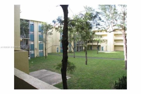 Condo in Lauderdale Lakes, Florida, 2 bedrooms  № 1468176 - photo 3