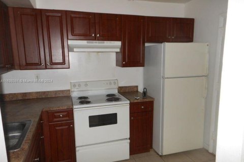 Condo in Lauderdale Lakes, Florida, 2 bedrooms  № 1468176 - photo 11