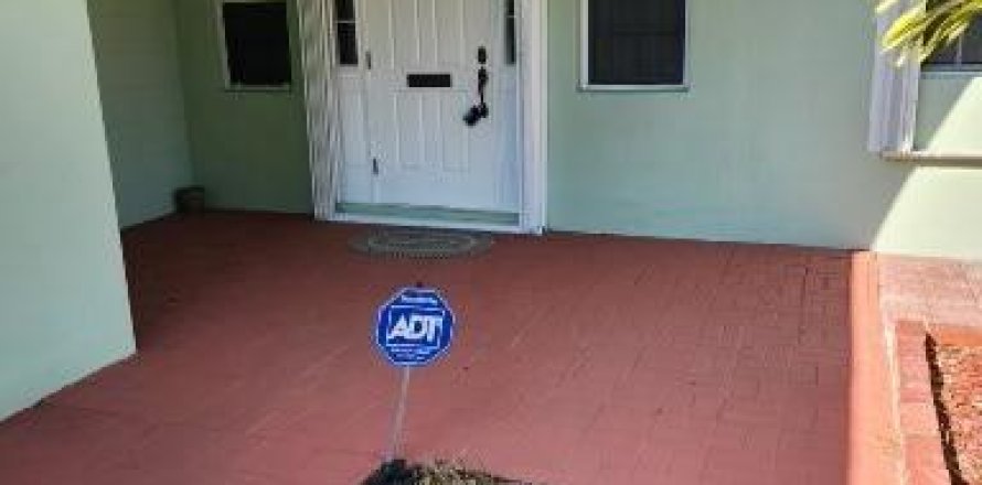 House in Pompano Beach, Florida 3 bedrooms, 180.79 sq.m. № 934330