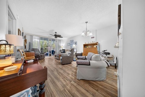 Condominio en venta en Lauderdale Lakes, Florida, 1 dormitorio, 65.5 m2 № 2245265 - foto 24