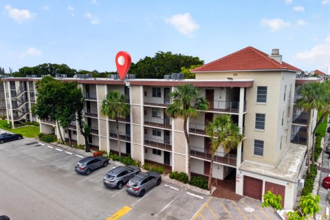 Condominio en venta en Lauderdale Lakes, Florida, 1 dormitorio, 65.5 m2 № 2245265 - foto 2