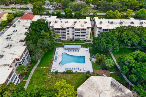 Condominio en venta en Lauderdale Lakes, Florida, 1 dormitorio, 65.5 m2 № 2245265 - foto 8