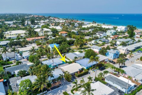 House in Ocean Ridge, Florida 3 bedrooms, 104.05 sq.m. № 1182483 - photo 1