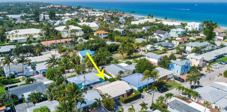 House in Ocean Ridge, Florida 3 bedrooms, 104.05 sq.m. № 1182483