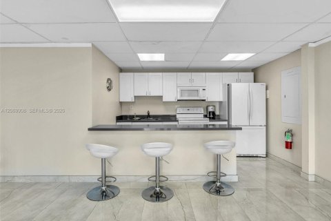 Copropriété à louer à North Miami Beach, Floride: 2 chambres, 96.8 m2 № 2295830 - photo 15