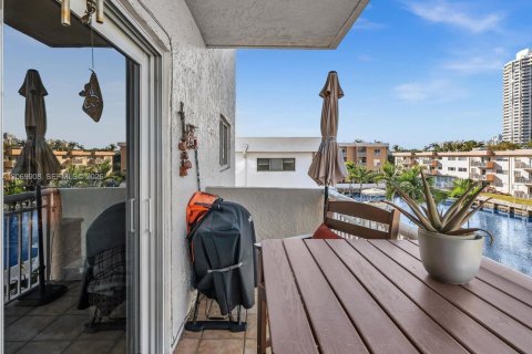 Copropriété à louer à North Miami Beach, Floride: 2 chambres, 96.8 m2 № 2295830 - photo 5