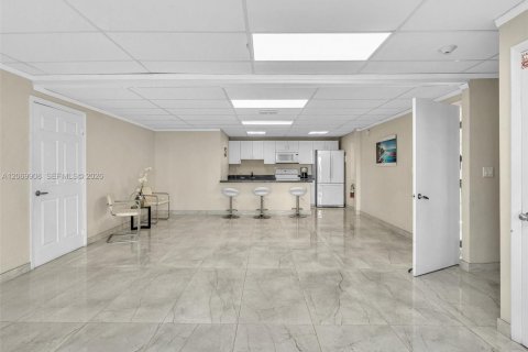 Copropriété à louer à North Miami Beach, Floride: 2 chambres, 96.8 m2 № 2295830 - photo 14