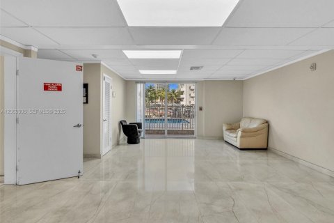 Copropriété à louer à North Miami Beach, Floride: 2 chambres, 96.8 m2 № 2295830 - photo 16