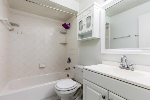 Townhouse in Winter Springs, Florida 2 bedrooms, 91.97 sq.m. № 1907326 - photo 14