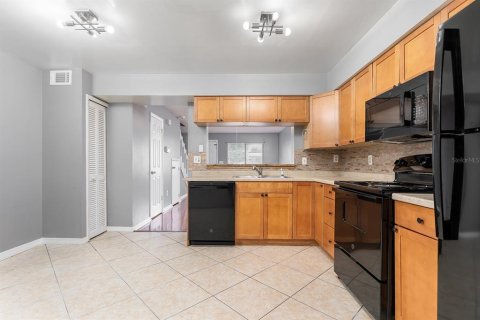 Townhouse in Winter Springs, Florida 2 bedrooms, 91.97 sq.m. № 1907326 - photo 8