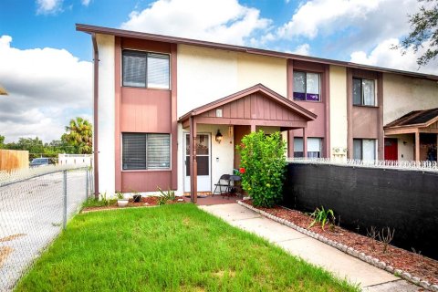 Townhouse in Winter Springs, Florida 2 bedrooms, 91.97 sq.m. № 1907326 - photo 1