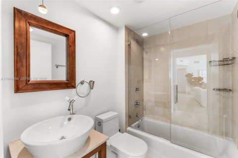 Снять в аренду кондоминиум в Майами-Бич, Флорида 3 спальни, 200.48м2, № 2004932 - фото 16