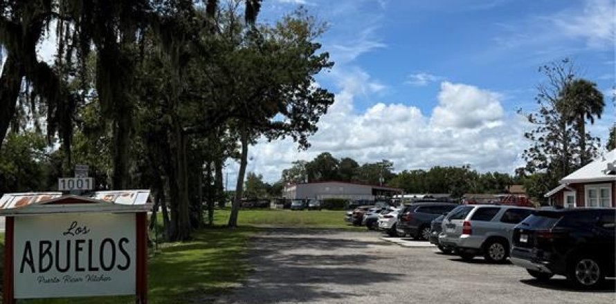 Commercial property in New Smyrna Beach, Florida 171.4 sq.m. № 2322813