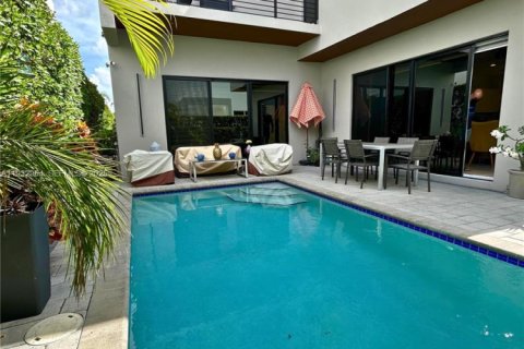 Купить виллу или дом в Дорал, Флорида 5 спален, 342.81м2, № 1991792 - фото 12