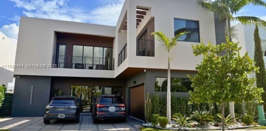 Дом в Дорал, Флорида 5 спален, 342.81м2 № 1991792