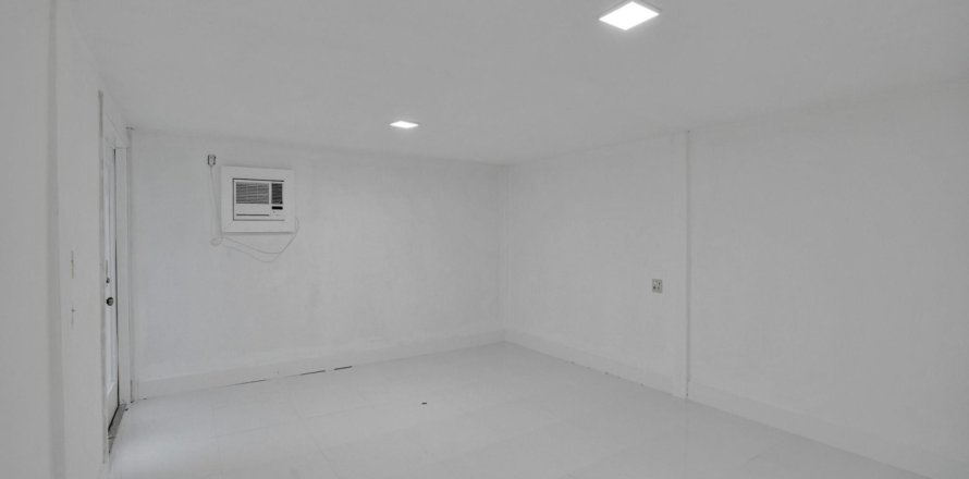 Casa en Miami, Florida 4 dormitorios, 338.35 m2 № 932648