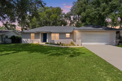 House in Fruitland Park, Florida 3 bedrooms, 143.16 sq.m. № 2322669