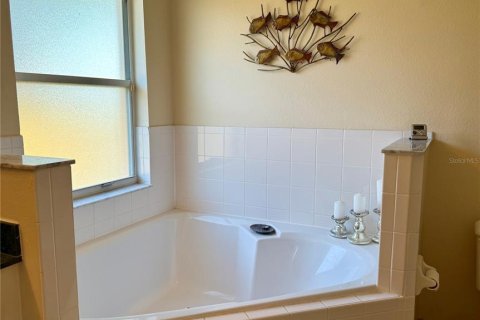 House in Davenport, Florida 4 bedrooms, 169.45 sq.m. № 1749299 - photo 24