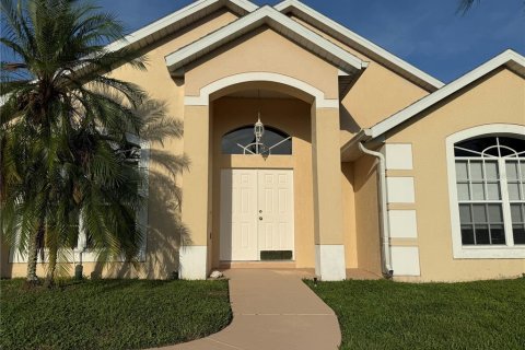House in Davenport, Florida 4 bedrooms, 169.45 sq.m. № 1749299 - photo 2