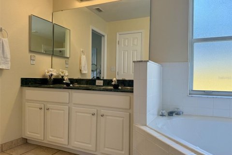 House in Davenport, Florida 4 bedrooms, 169.45 sq.m. № 1749299 - photo 22