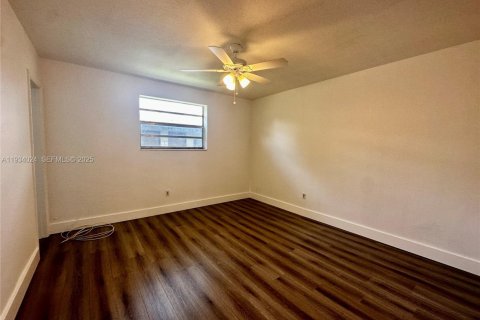 Снять в аренду виллу или дом в Опа-Локка, Флорида 1 спальня, 54.81м2, № 1992264 - фото 4