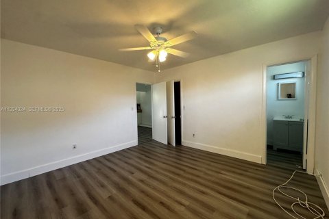 Снять в аренду виллу или дом в Опа-Локка, Флорида 1 спальня, 54.81м2, № 1992264 - фото 3