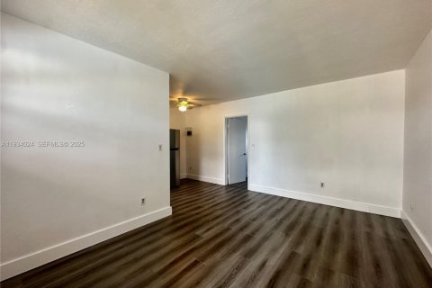 Снять в аренду виллу или дом в Опа-Локка, Флорида 1 спальня, 54.81м2, № 1992264 - фото 1