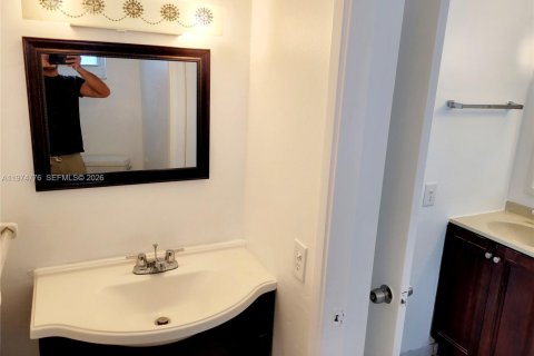 Condo in Miami, Florida, 1 bedroom  № 2154825 - photo 15