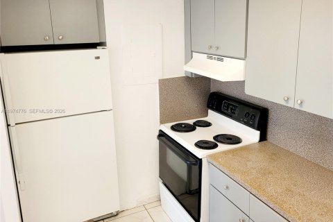 Condo in Miami, Florida, 1 bedroom  № 2154825 - photo 4