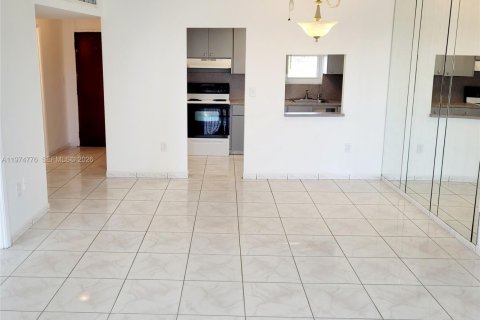 Condo in Miami, Florida, 1 bedroom  № 2154825 - photo 9