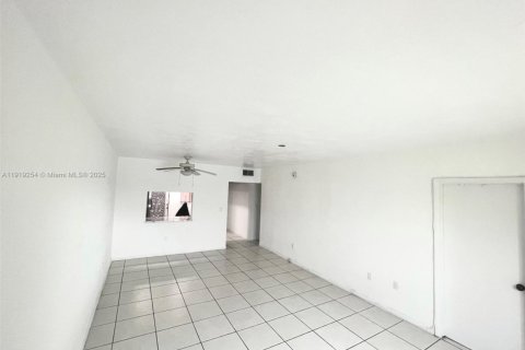 Condominio en alquiler en Miami, Florida, 1 dormitorio, 78.97 m2 № 1975425 - foto 7