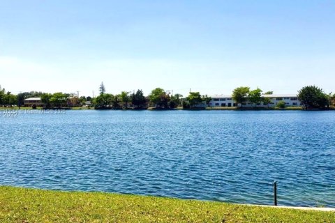 Condominio en alquiler en Miami, Florida, 1 dormitorio, 78.97 m2 № 1975425 - foto 22