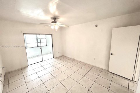 Condominio en alquiler en Miami, Florida, 1 dormitorio, 78.97 m2 № 1975425 - foto 10
