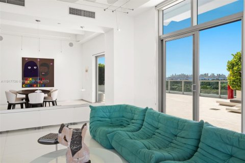 Condominio en venta en Miami Beach, Florida, 3 dormitorios, 298.31 m2 № 1972473 - foto 5