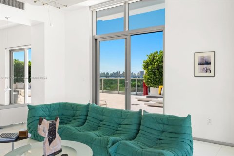 Condominio en venta en Miami Beach, Florida, 3 dormitorios, 298.31 m2 № 1972473 - foto 3