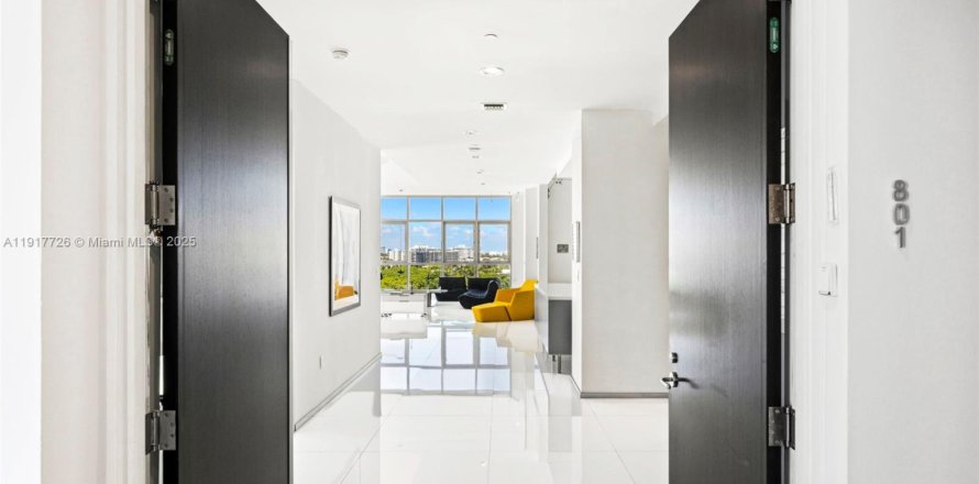 Condominio en Miami Beach, Florida, 3 dormitorios № 1972473