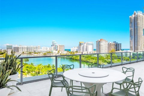 Condominio en venta en Miami Beach, Florida, 3 dormitorios, 298.31 m2 № 1972473 - foto 17