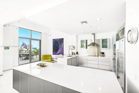 Condominio en venta en Miami Beach, Florida, 3 dormitorios, 298.31 m2 № 1972473 - foto 14
