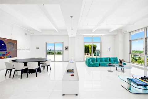 Condominio en venta en Miami Beach, Florida, 3 dormitorios, 298.31 m2 № 1972473 - foto 8