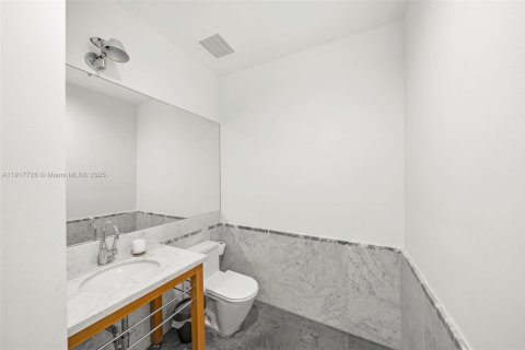 Condominio en venta en Miami Beach, Florida, 3 dormitorios, 298.31 m2 № 1972473 - foto 18