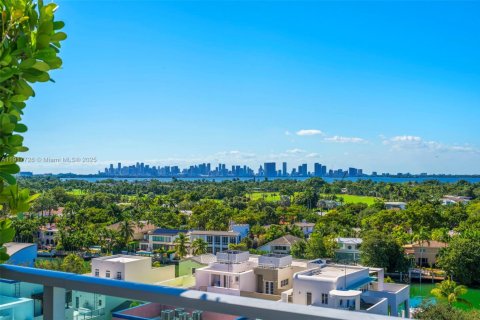 Condominio en venta en Miami Beach, Florida, 3 dormitorios, 298.31 m2 № 1972473 - foto 11