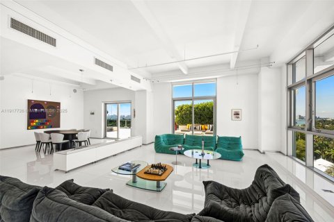 Condominio en venta en Miami Beach, Florida, 3 dormitorios, 298.31 m2 № 1972473 - foto 12
