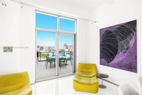 Condominio en venta en Miami Beach, Florida, 3 dormitorios, 298.31 m2 № 1972473 - foto 16