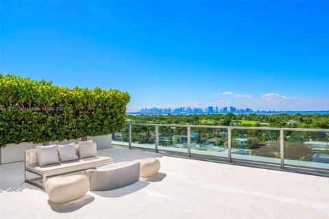 Condominio en venta en Miami Beach, Florida, 3 dormitorios, 298.31 m2 № 1972473 - foto 6
