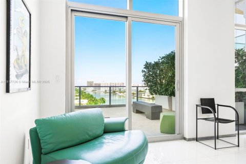 Condominio en venta en Miami Beach, Florida, 3 dormitorios, 298.31 m2 № 1972473 - foto 24