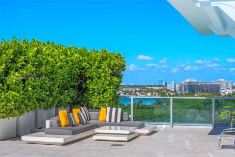 Condominio en venta en Miami Beach, Florida, 3 dormitorios, 298.31 m2 № 1972473 - foto 10