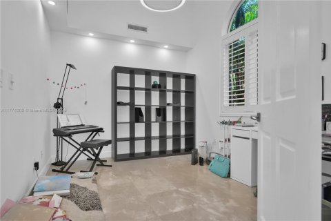 Commercial property in Miami, Florida № 1698635 - photo 21