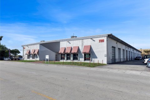 Commercial property in Miami, Florida № 1698635 - photo 1
