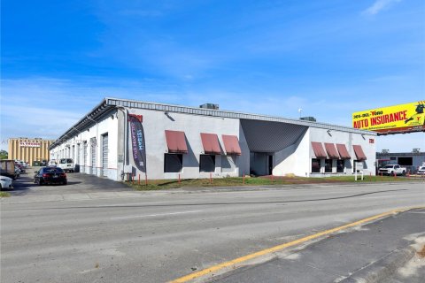 Commercial property in Miami, Florida № 1698635 - photo 23